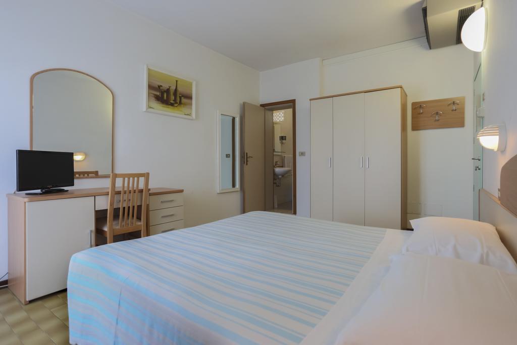 Hotel Ideal Bianchini Riccione Exterior foto